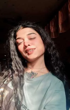 VIP call girl in Uttam Nagar